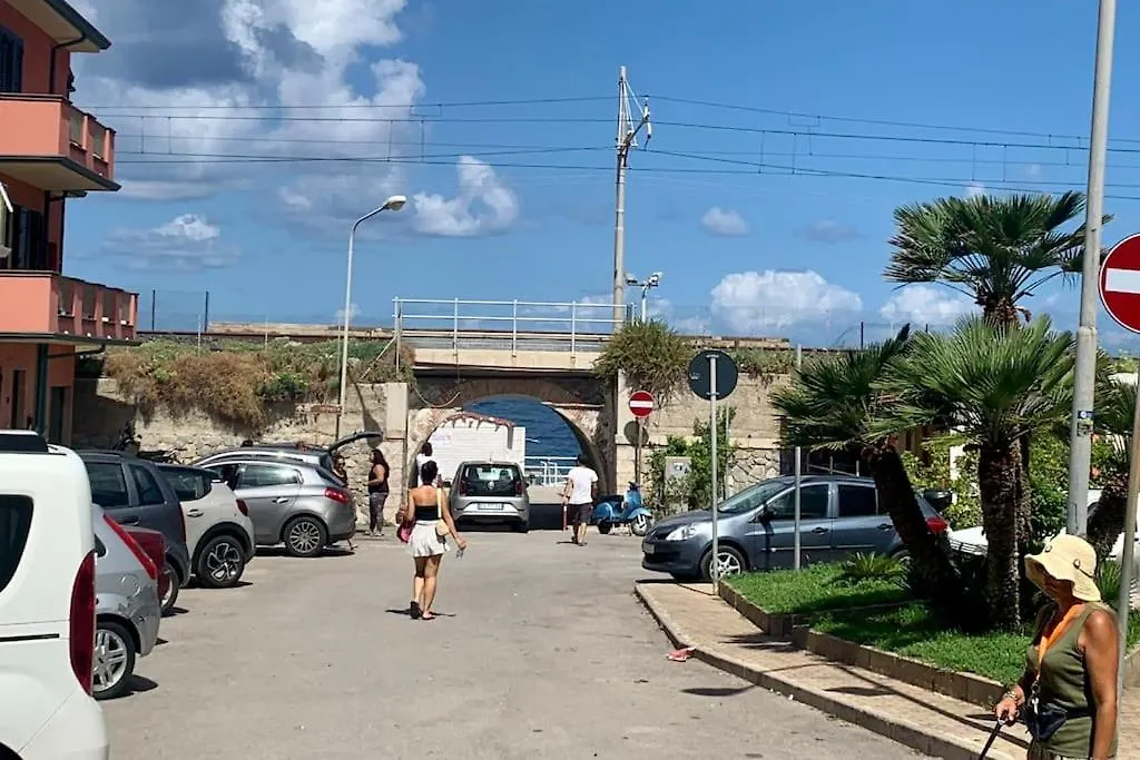 A Tre Passi Dal Mare Con Parcheggio Gratuito location