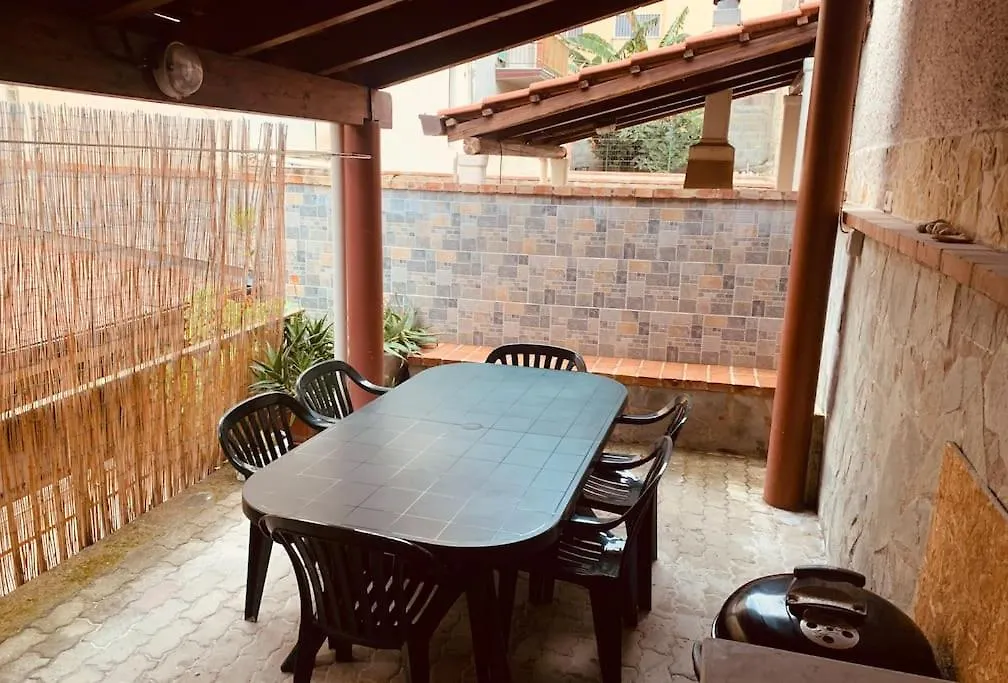 A Tre Passi Dal Mare Con Parcheggio Gratuito Apartment Gioiosa Marea Italy